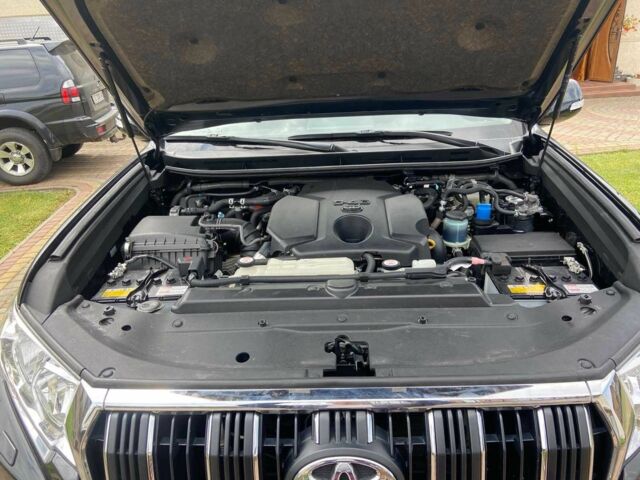 Чорний Тойота Ленд Крузер, об'ємом двигуна 2.8 л та пробігом 122 тис. км за 39000 $, фото 11 на Automoto.ua