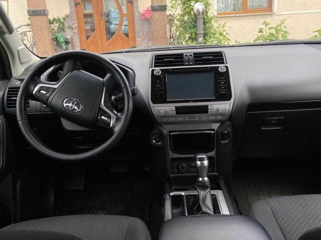 Чорний Тойота Ленд Крузер, об'ємом двигуна 2.8 л та пробігом 122 тис. км за 39000 $, фото 2 на Automoto.ua