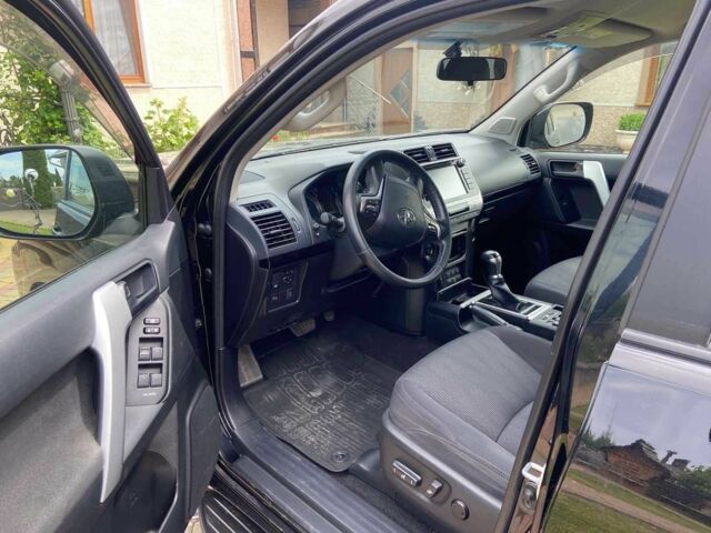 Чорний Тойота Ленд Крузер, об'ємом двигуна 2.8 л та пробігом 122 тис. км за 39000 $, фото 10 на Automoto.ua