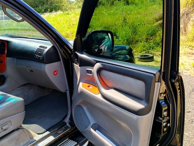 Черный Тойота Ленд Крузер, объемом двигателя 4.7 л и пробегом 486 тыс. км за 13500 $, фото 9 на Automoto.ua