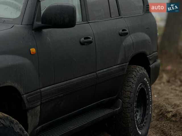Черный Тойота Ленд Крузер, объемом двигателя 4.16 л и пробегом 400 тыс. км за 15000 $, фото 5 на Automoto.ua
