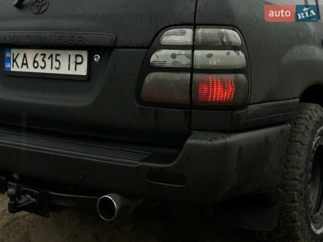 Черный Тойота Ленд Крузер, объемом двигателя 4.16 л и пробегом 400 тыс. км за 15000 $, фото 24 на Automoto.ua