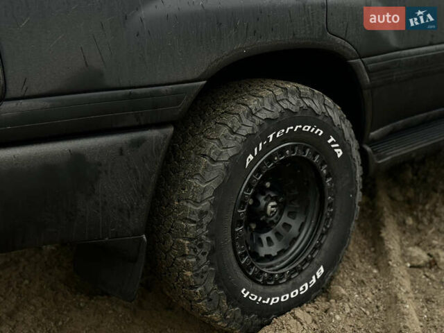 Черный Тойота Ленд Крузер, объемом двигателя 4.16 л и пробегом 400 тыс. км за 15000 $, фото 19 на Automoto.ua