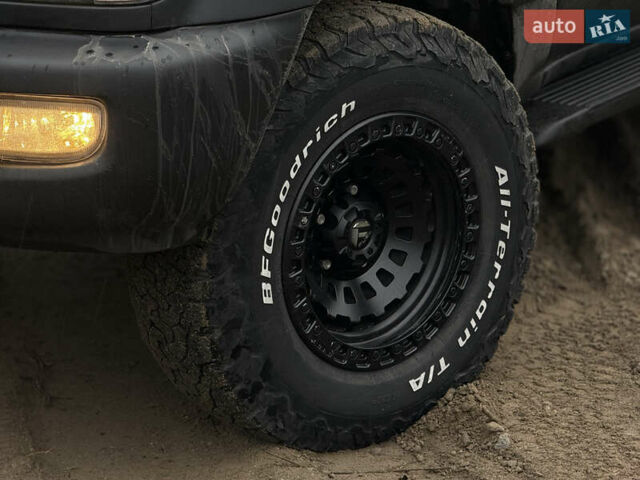 Черный Тойота Ленд Крузер, объемом двигателя 4.16 л и пробегом 400 тыс. км за 15000 $, фото 1 на Automoto.ua
