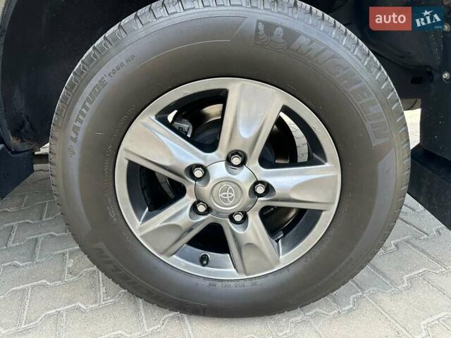 Черный Тойота Ленд Крузер, объемом двигателя 4.7 л и пробегом 286 тыс. км за 16000 $, фото 7 на Automoto.ua