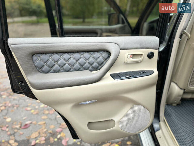 Черный Тойота Ленд Крузер, объемом двигателя 4.16 л и пробегом 560 тыс. км за 18499 $, фото 31 на Automoto.ua