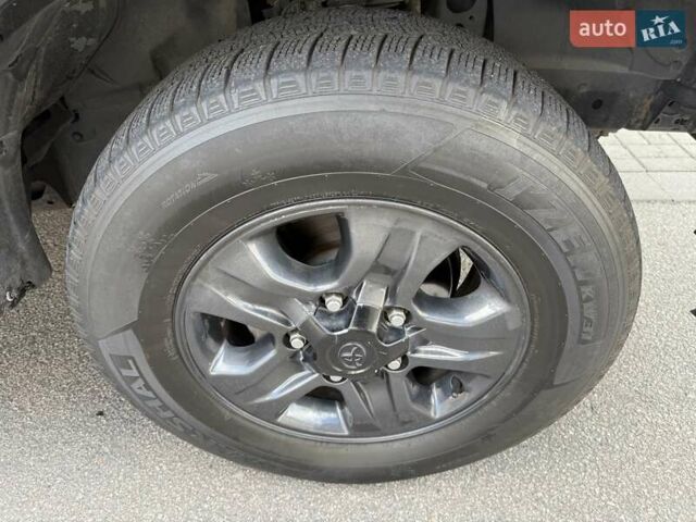 Черный Тойота Ленд Крузер, объемом двигателя 4.5 л и пробегом 290 тыс. км за 13200 $, фото 3 на Automoto.ua