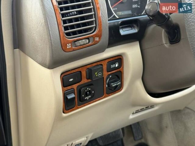 Черный Тойота Ленд Крузер, объемом двигателя 4.5 л и пробегом 290 тыс. км за 13200 $, фото 15 на Automoto.ua