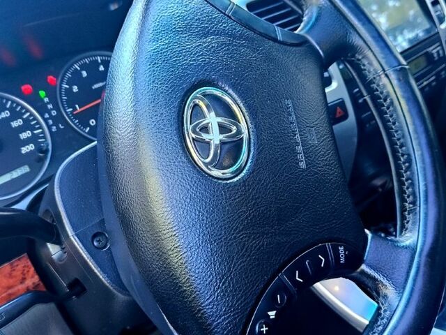 Чорний Тойота Ленд Крузер, об'ємом двигуна 4 л та пробігом 200 тис. км за 16000 $, фото 1 на Automoto.ua