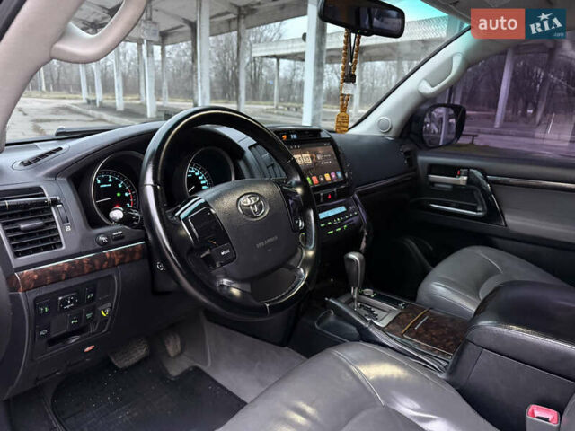 Черный Тойота Ленд Крузер, объемом двигателя 4.66 л и пробегом 315 тыс. км за 28500 $, фото 17 на Automoto.ua