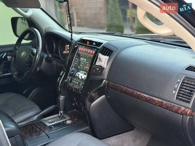 Черный Тойота Ленд Крузер, объемом двигателя 4.66 л и пробегом 245 тыс. км за 21999 $, фото 14 на Automoto.ua