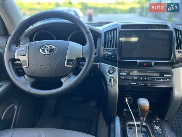 Чорний Тойота Ленд Крузер, об'ємом двигуна 4.66 л та пробігом 310 тис. км за 23900 $, фото 29 на Automoto.ua