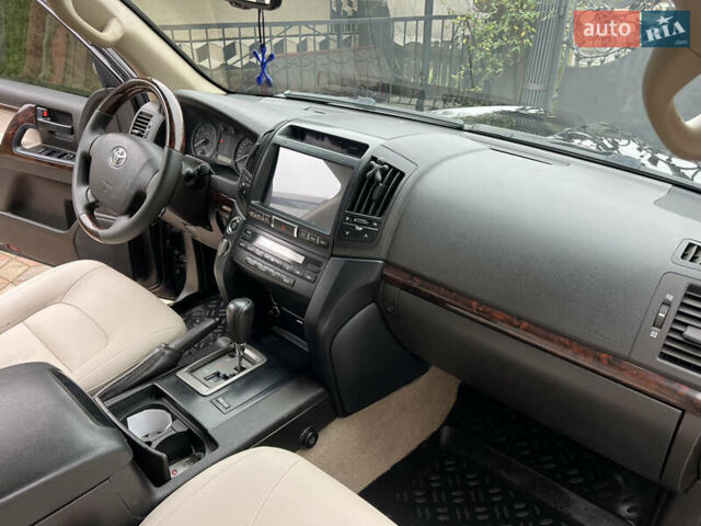 Черный Тойота Ленд Крузер, объемом двигателя 4.5 л и пробегом 297 тыс. км за 27900 $, фото 3 на Automoto.ua