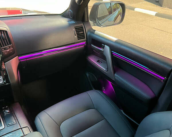 Черный Тойота Ленд Крузер, объемом двигателя 4.7 л и пробегом 220 тыс. км за 35900 $, фото 13 на Automoto.ua