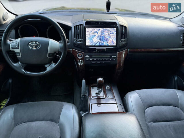 Чорний Тойота Ленд Крузер, об'ємом двигуна 4.66 л та пробігом 265 тис. км за 21500 $, фото 17 на Automoto.ua