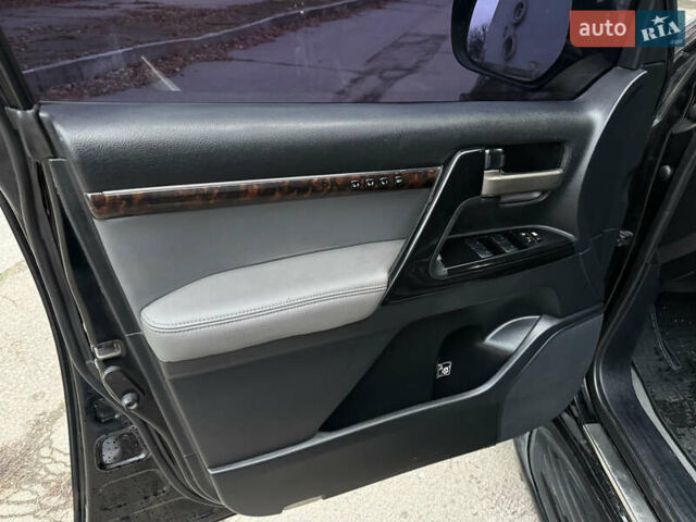 Черный Тойота Ленд Крузер, объемом двигателя 4.66 л и пробегом 315 тыс. км за 28500 $, фото 15 на Automoto.ua