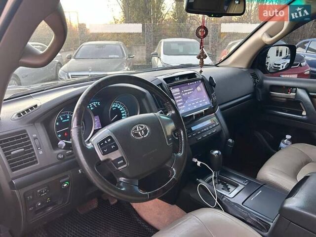 Чорний Тойота Ленд Крузер, об'ємом двигуна 4.66 л та пробігом 204 тис. км за 24300 $, фото 15 на Automoto.ua