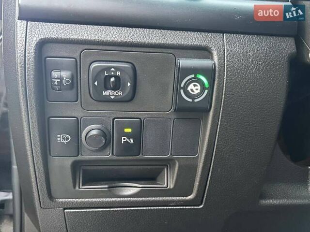 Чорний Тойота Ленд Крузер, об'ємом двигуна 4.66 л та пробігом 204 тис. км за 24300 $, фото 16 на Automoto.ua