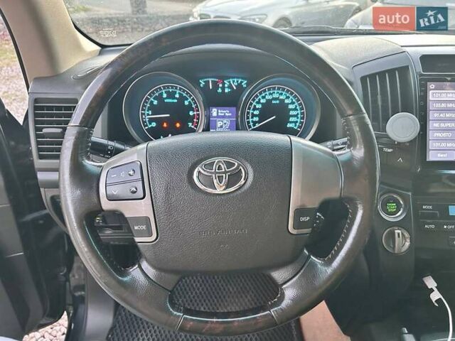 Чорний Тойота Ленд Крузер, об'ємом двигуна 4.66 л та пробігом 204 тис. км за 24300 $, фото 17 на Automoto.ua