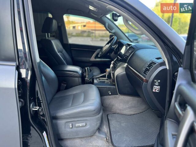 Чорний Тойота Ленд Крузер, об'ємом двигуна 4.66 л та пробігом 310 тис. км за 23900 $, фото 31 на Automoto.ua