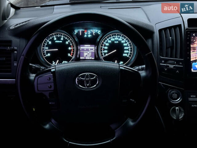 Черный Тойота Ленд Крузер, объемом двигателя 4.66 л и пробегом 315 тыс. км за 28500 $, фото 19 на Automoto.ua