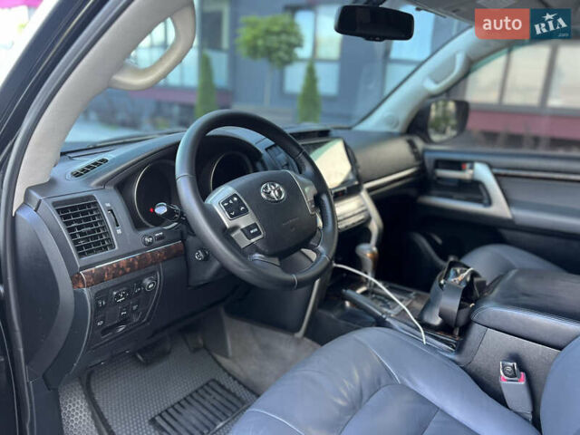 Чорний Тойота Ленд Крузер, об'ємом двигуна 4.66 л та пробігом 310 тис. км за 23900 $, фото 26 на Automoto.ua