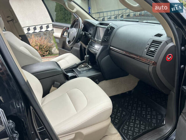 Черный Тойота Ленд Крузер, объемом двигателя 4.5 л и пробегом 297 тыс. км за 27900 $, фото 64 на Automoto.ua