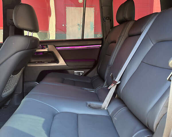 Черный Тойота Ленд Крузер, объемом двигателя 4.7 л и пробегом 220 тыс. км за 35900 $, фото 15 на Automoto.ua