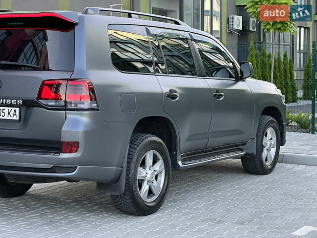 Чорний Тойота Ленд Крузер, об'ємом двигуна 4.66 л та пробігом 310 тис. км за 23900 $, фото 20 на Automoto.ua