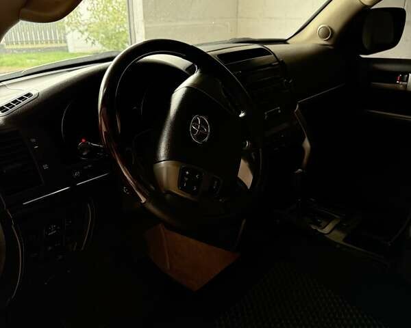 Чорний Тойота Ленд Крузер, об'ємом двигуна 4.66 л та пробігом 178 тис. км за 27000 $, фото 1 на Automoto.ua