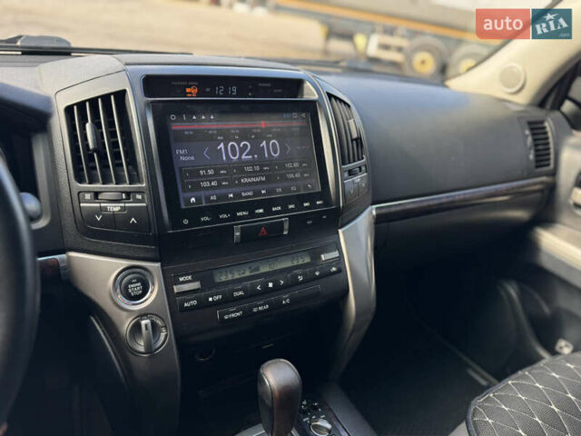 Черный Тойота Ленд Крузер, объемом двигателя 4.66 л и пробегом 329 тыс. км за 21000 $, фото 12 на Automoto.ua