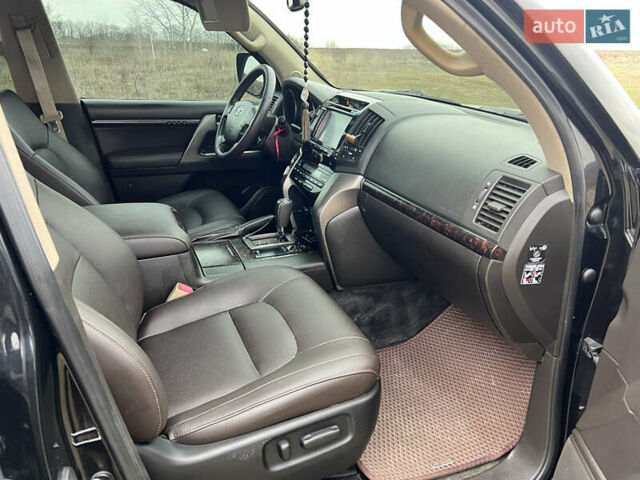 Чорний Тойота Ленд Крузер, об'ємом двигуна 4.7 л та пробігом 291 тис. км за 22800 $, фото 18 на Automoto.ua