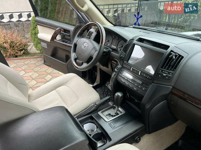 Черный Тойота Ленд Крузер, объемом двигателя 4.5 л и пробегом 297 тыс. км за 27900 $, фото 67 на Automoto.ua