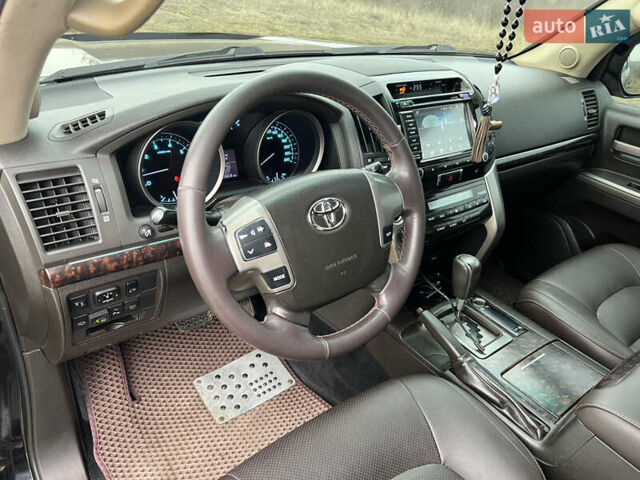 Чорний Тойота Ленд Крузер, об'ємом двигуна 4.7 л та пробігом 291 тис. км за 22800 $, фото 14 на Automoto.ua