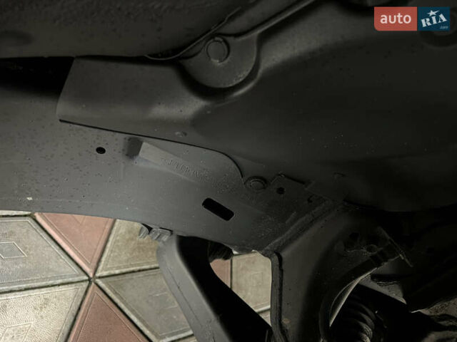 Черный Тойота Ленд Крузер, объемом двигателя 4.5 л и пробегом 297 тыс. км за 27900 $, фото 55 на Automoto.ua