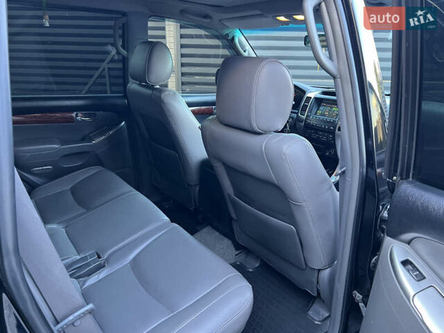 Чорний Тойота Ленд Крузер, об'ємом двигуна 2.98 л та пробігом 270 тис. км за 17800 $, фото 9 на Automoto.ua