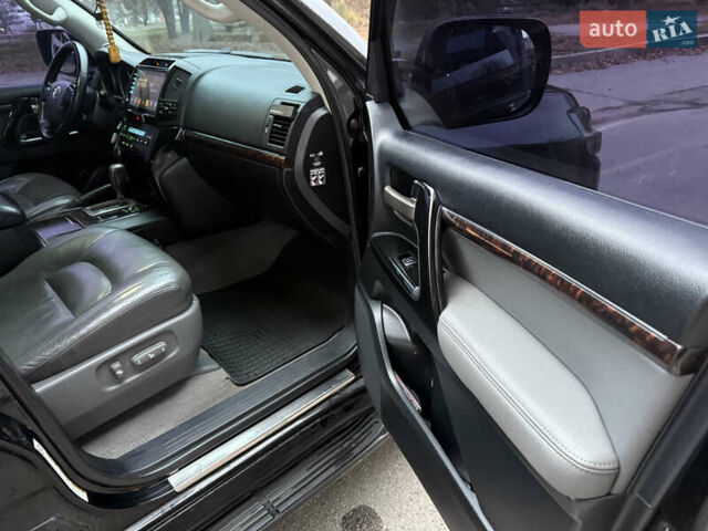 Черный Тойота Ленд Крузер, объемом двигателя 4.66 л и пробегом 315 тыс. км за 28500 $, фото 25 на Automoto.ua