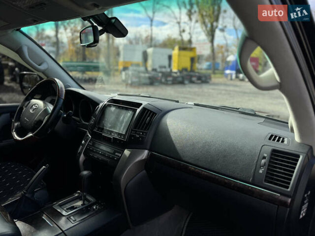 Черный Тойота Ленд Крузер, объемом двигателя 4.66 л и пробегом 329 тыс. км за 21000 $, фото 6 на Automoto.ua