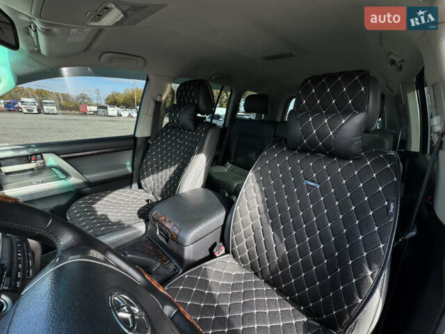 Черный Тойота Ленд Крузер, объемом двигателя 4.66 л и пробегом 329 тыс. км за 21000 $, фото 10 на Automoto.ua