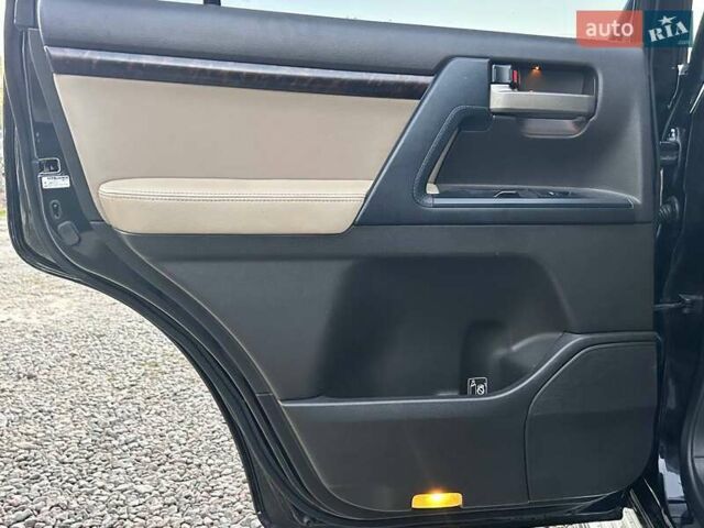 Чорний Тойота Ленд Крузер, об'ємом двигуна 4.66 л та пробігом 204 тис. км за 24300 $, фото 23 на Automoto.ua