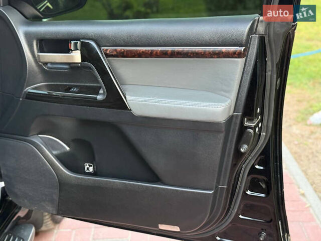 Черный Тойота Ленд Крузер, объемом двигателя 4.66 л и пробегом 245 тыс. км за 21999 $, фото 16 на Automoto.ua