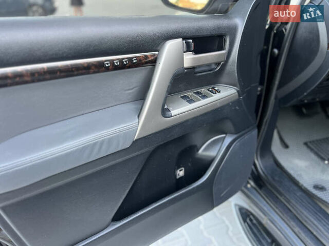 Чорний Тойота Ленд Крузер, об'ємом двигуна 4.66 л та пробігом 310 тис. км за 23900 $, фото 25 на Automoto.ua