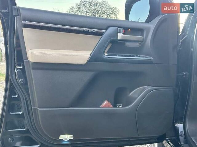 Чорний Тойота Ленд Крузер, об'ємом двигуна 4.66 л та пробігом 204 тис. км за 24300 $, фото 11 на Automoto.ua