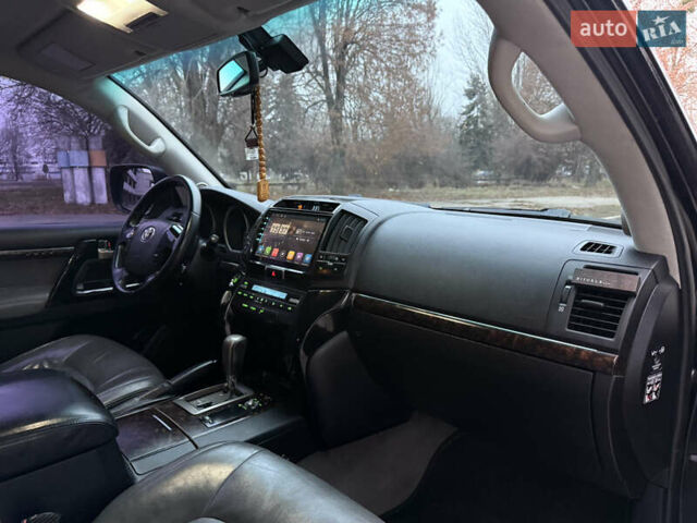 Черный Тойота Ленд Крузер, объемом двигателя 4.66 л и пробегом 315 тыс. км за 28500 $, фото 27 на Automoto.ua