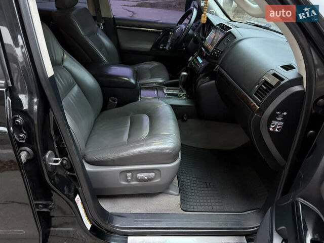 Черный Тойота Ленд Крузер, объемом двигателя 4.66 л и пробегом 315 тыс. км за 28500 $, фото 26 на Automoto.ua