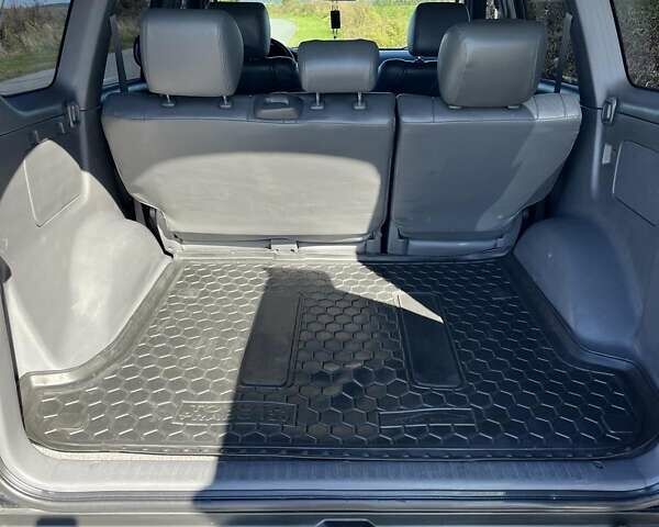 Чорний Тойота Ленд Крузер, об'ємом двигуна 4 л та пробігом 377 тис. км за 17500 $, фото 7 на Automoto.ua