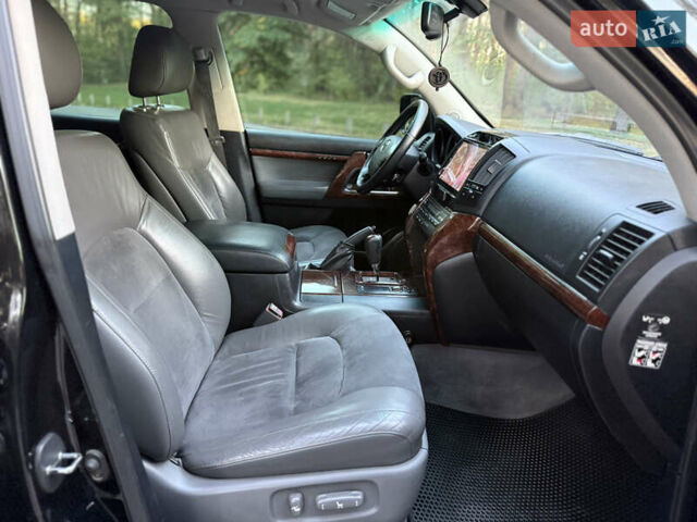Чорний Тойота Ленд Крузер, об'ємом двигуна 4.66 л та пробігом 265 тис. км за 21500 $, фото 19 на Automoto.ua
