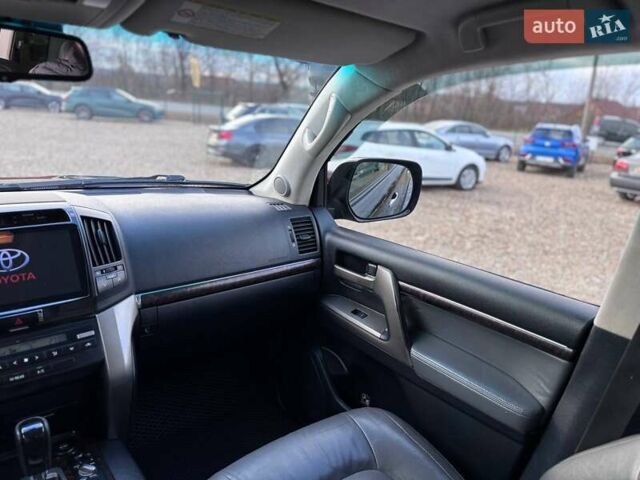 Чорний Тойота Ленд Крузер, об'ємом двигуна 4.7 л та пробігом 300 тис. км за 27999 $, фото 27 на Automoto.ua
