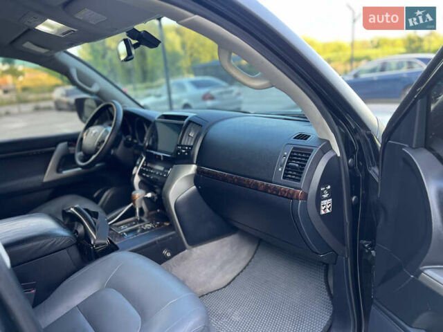 Чорний Тойота Ленд Крузер, об'ємом двигуна 4.66 л та пробігом 310 тис. км за 23900 $, фото 32 на Automoto.ua