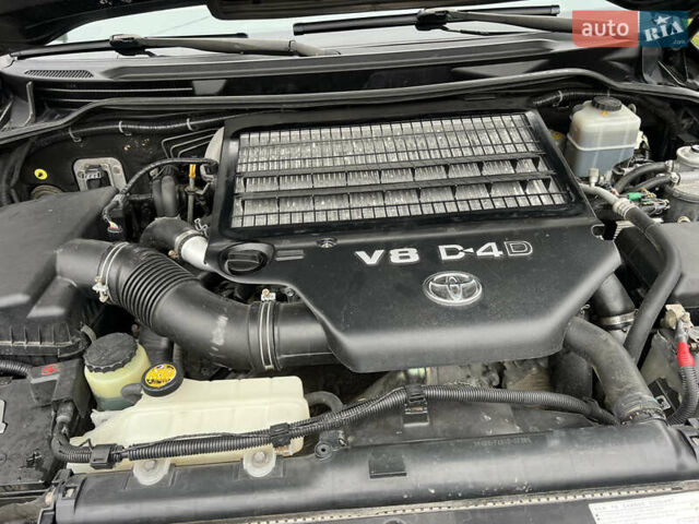 Черный Тойота Ленд Крузер, объемом двигателя 4.5 л и пробегом 297 тыс. км за 27900 $, фото 75 на Automoto.ua